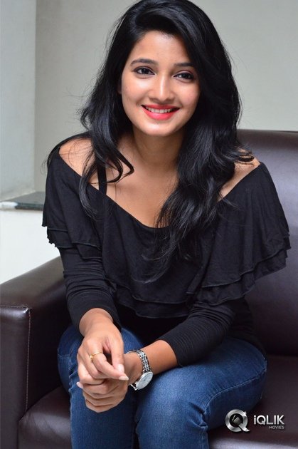 Deepthi-Shetty-At-Sri-Ramudinta-Sri-Krishnudanta-Movie-Teaser-Launch